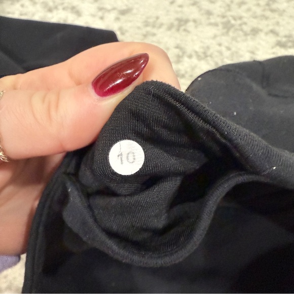 Lululemon Black Cropped Capri Leggings - Picture 7 of 10